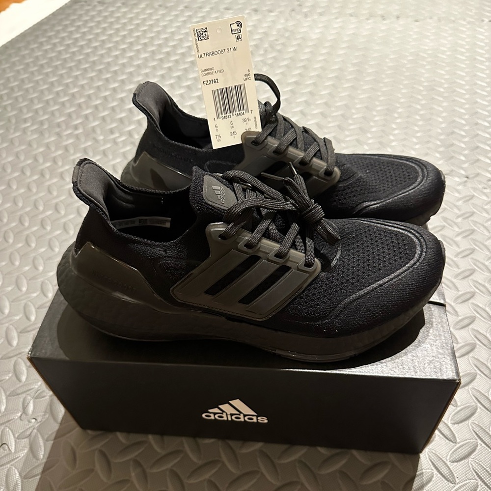 adidas UltraBOOST 21 Triple Black